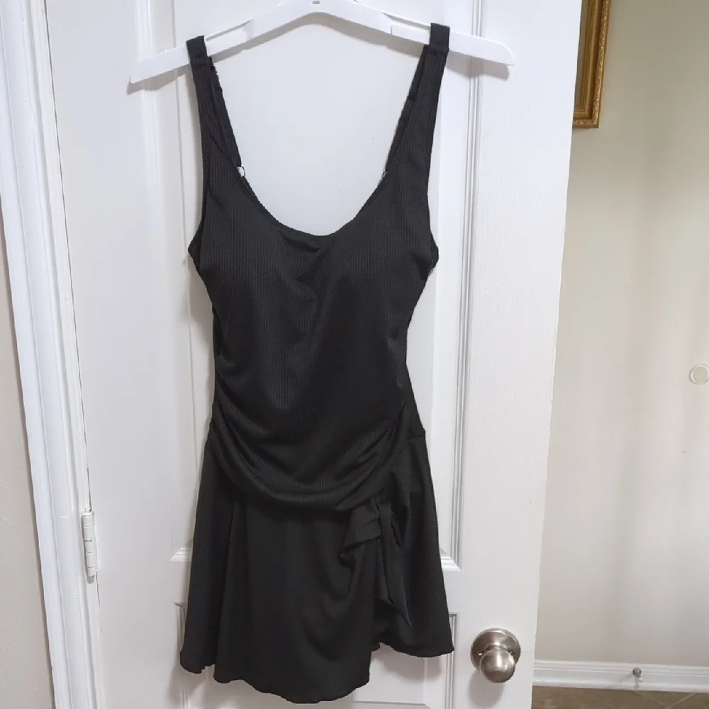 Black Ribbed Tummy Control Swim dress Size Large - Picture 3 of 7